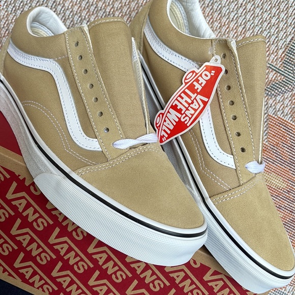 Vans WMNS Old Skool
Taos Taupe
VN0A3WKTYUU
Sneakers G - Picture 9 of 16